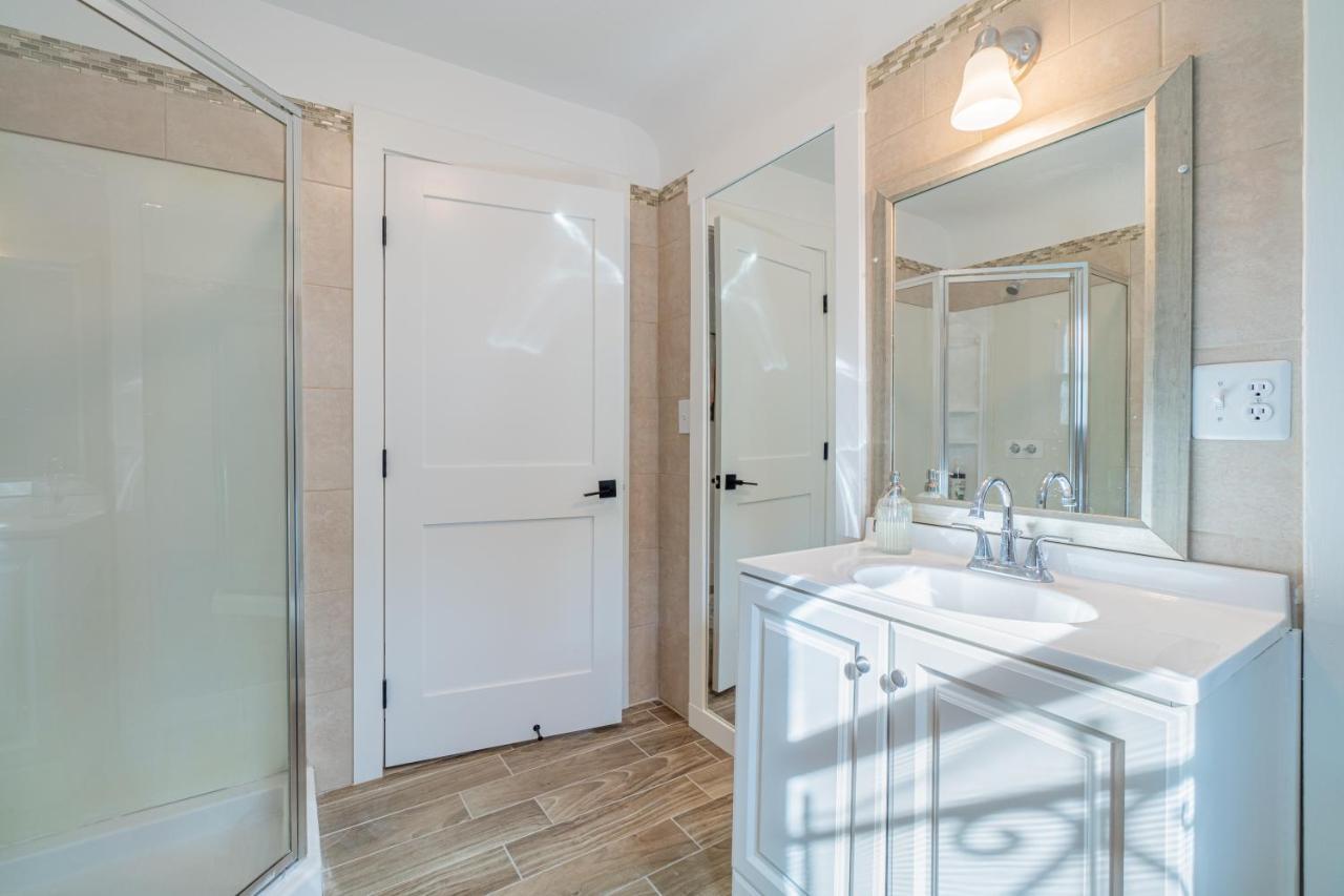 Apartment Plush 2-bed In Riverside Heights! *