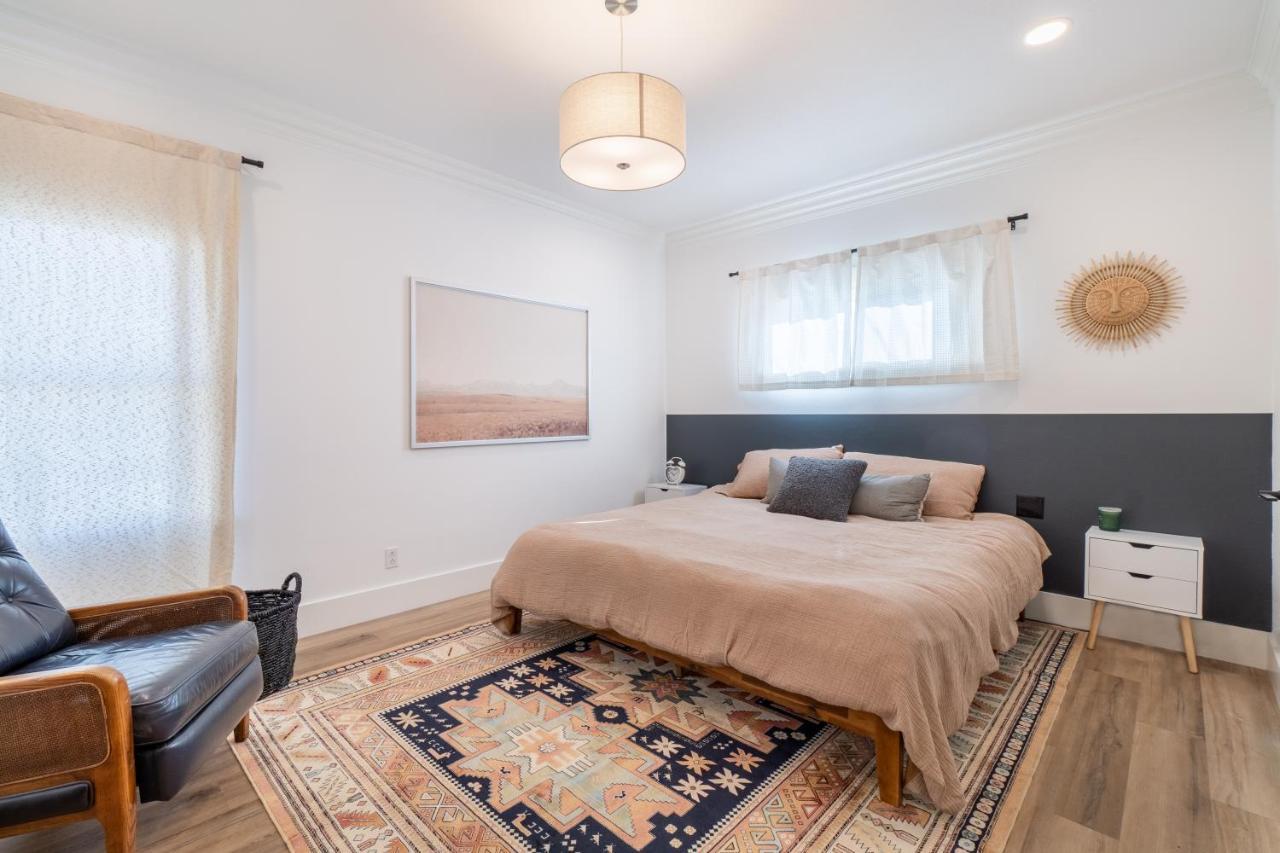 Apartment Plush 2-bed In Riverside Heights! *