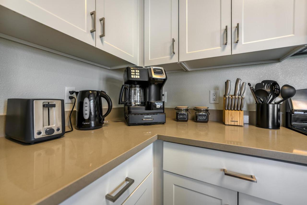 Luxury Retreat - King Beds, Hot Tub, & Pool - Family & Remote Work Friendly * Reno