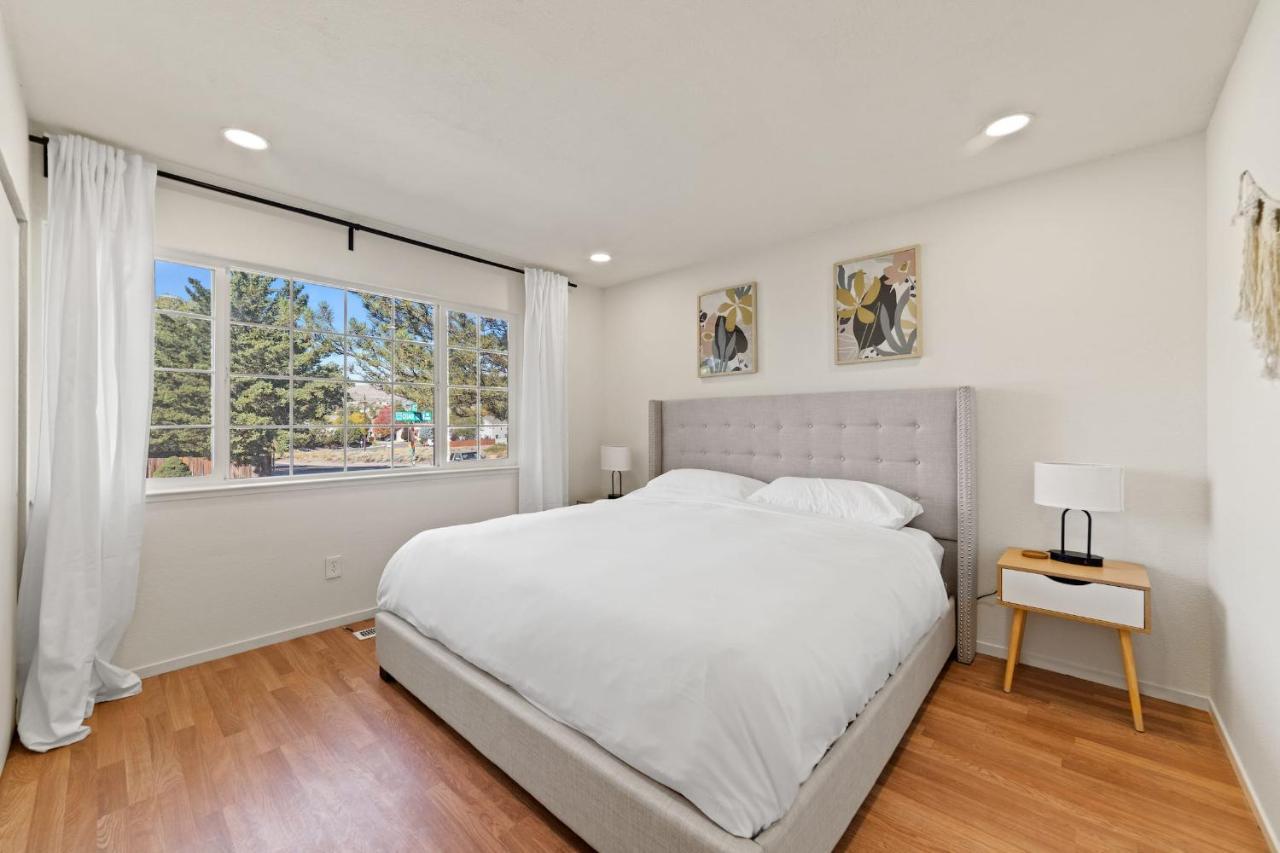 Delightful 4br Nr Downtown W Fireplace