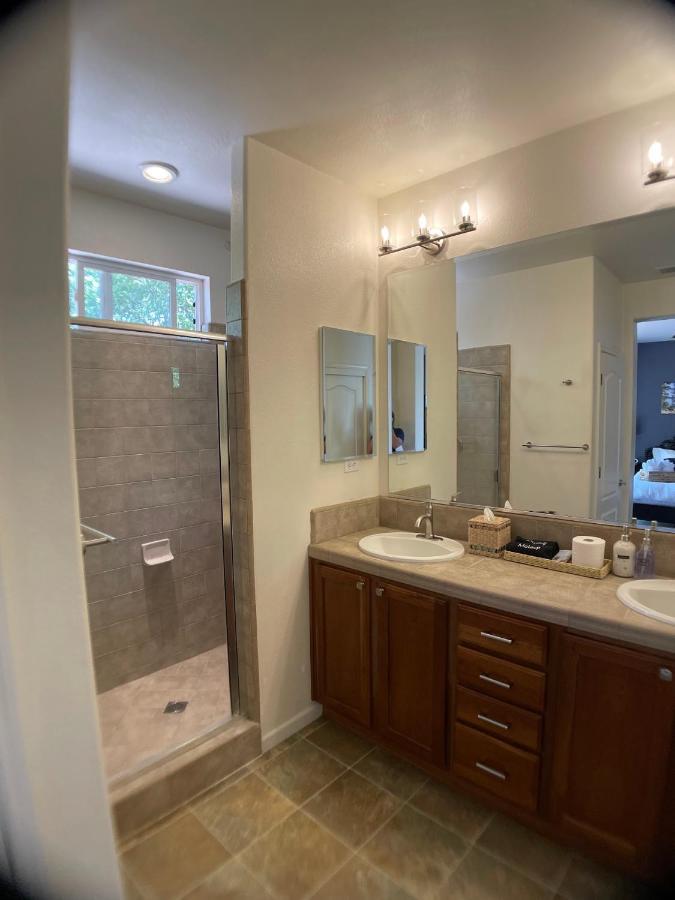 Cozy Casa W/fireplace, Double Ovens, Garage Parking, Ev Charger 20min Mt Rose; 40 2 Tahoe Holiday home