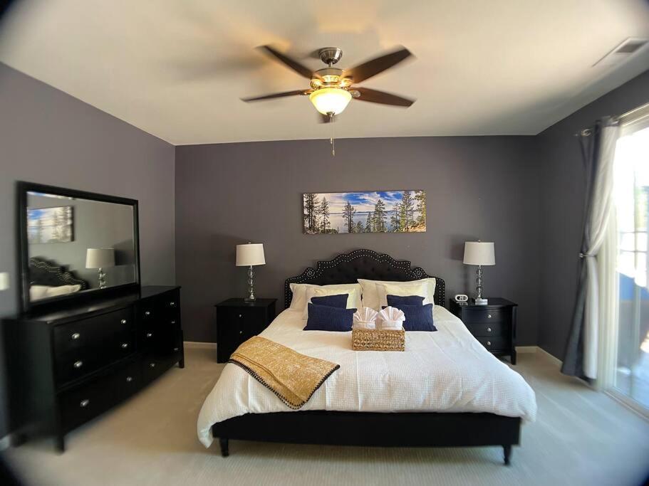 Cozy Casa W/fireplace, Double Ovens, Garage Parking, Ev Charger 20min Mt Rose; 40 2 Tahoe Holiday home Reno