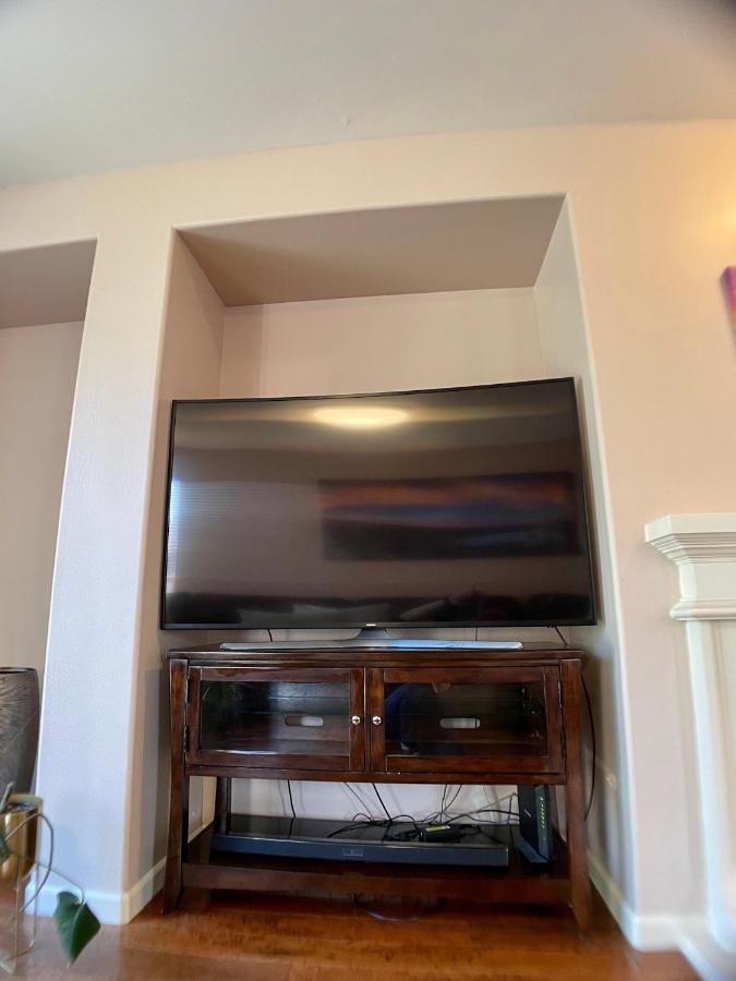 Cozy Casa W/fireplace, Double Ovens, Garage Parking, Ev Charger 20min Mt Rose; 40 2 Tahoe Holiday home *