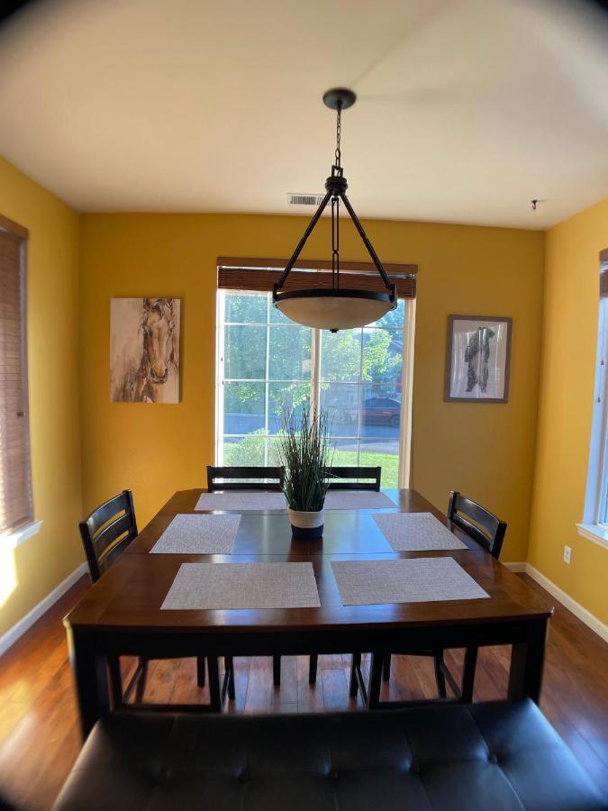 Cozy Casa W/fireplace, Double Ovens, Garage Parking, Ev Charger 20min Mt Rose; 40 2 Tahoe * Reno