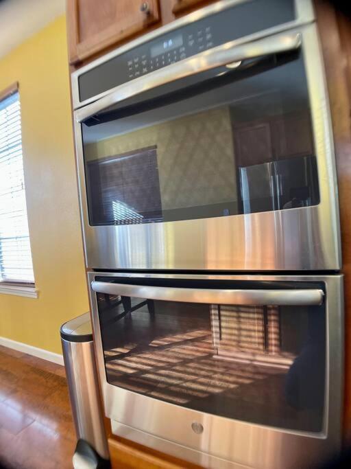 Cozy Casa W/fireplace, Double Ovens, Garage Parking, Ev Charger 20min Mt Rose; 40 2 Tahoe Holiday home *