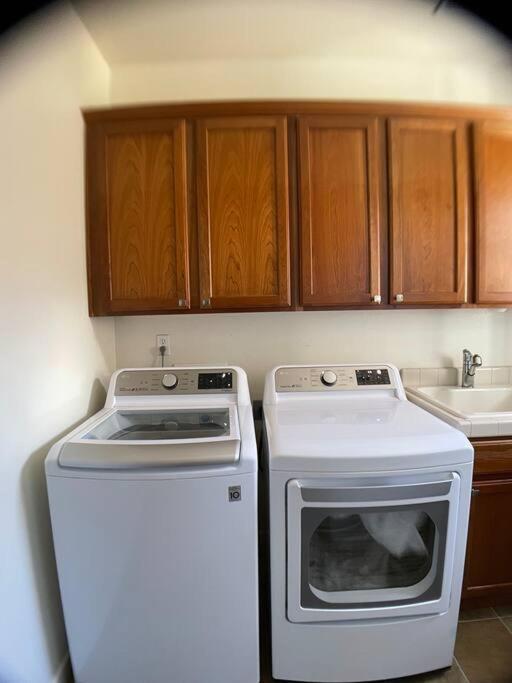 Cozy Casa W/fireplace, Double Ovens, Garage Parking, Ev Charger 20min Mt Rose; 40 2 Tahoe Holiday home Reno