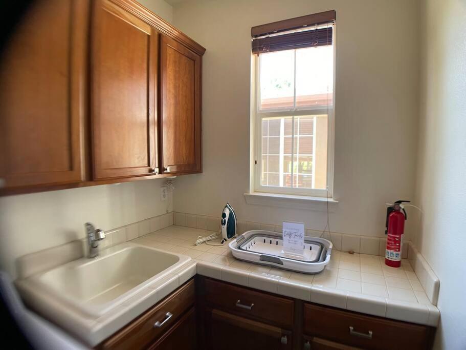 Cozy Casa W/fireplace, Double Ovens, Garage Parking, Ev Charger 20min Mt Rose; 40 2 Tahoe * Reno