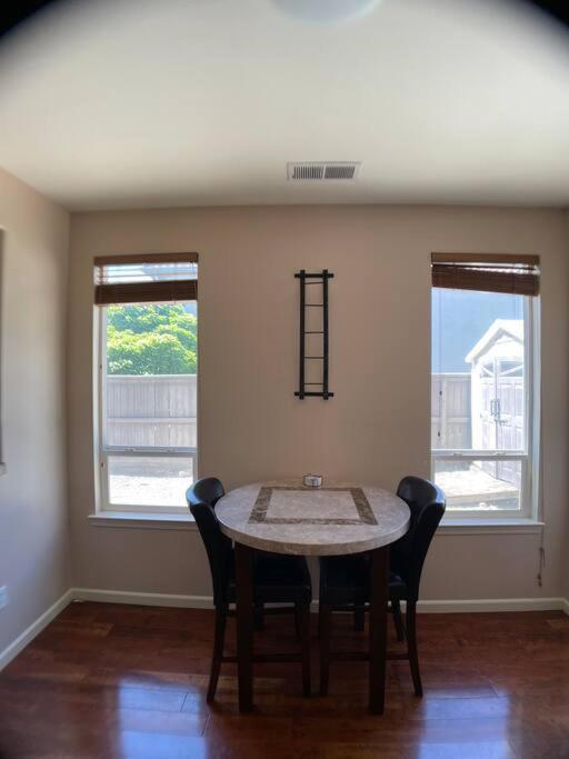 Cozy Casa W/fireplace, Double Ovens, Garage Parking, Ev Charger 20min Mt Rose; 40 2 Tahoe Holiday home Reno