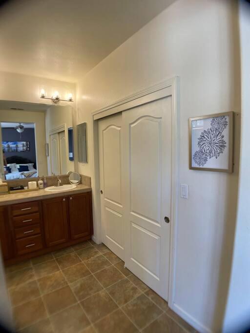 Cozy Casa W/fireplace, Double Ovens, Garage Parking, Ev Charger 20min Mt Rose; 40 2 Tahoe Holiday home *