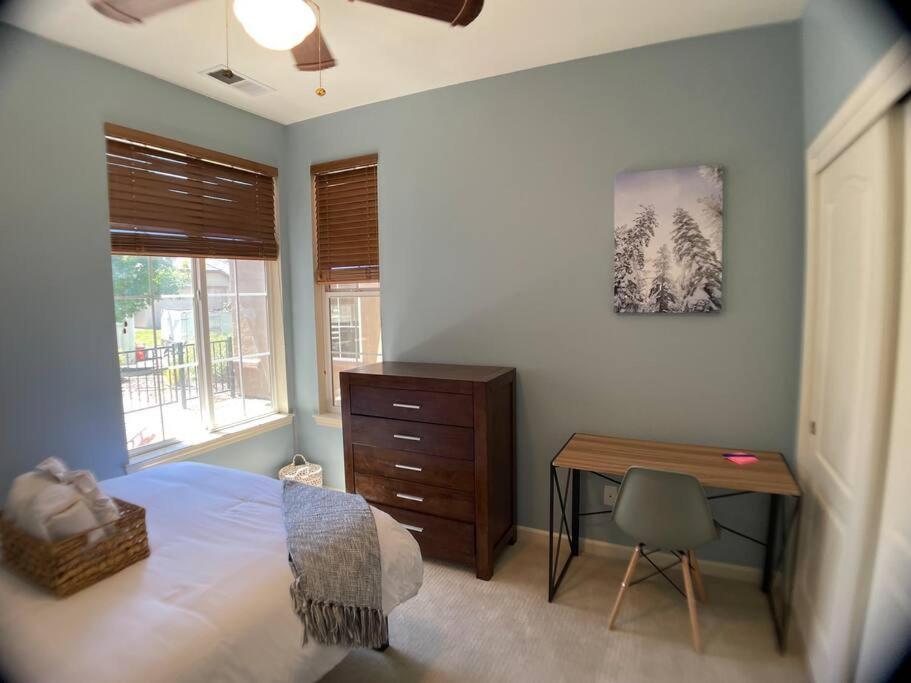 Holiday home Cozy Casa W/fireplace, Double Ovens, Garage Parking, Ev Charger 20min Mt Rose; 40 2 Tahoe Reno