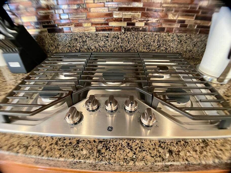 Cozy Casa W/fireplace, Double Ovens, Garage Parking, Ev Charger 20min Mt Rose; 40 2 Tahoe Holiday home *