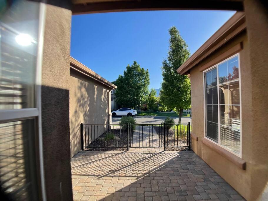 Cozy Casa W/fireplace, Double Ovens, Garage Parking, Ev Charger 20min Mt Rose; 40 2 Tahoe