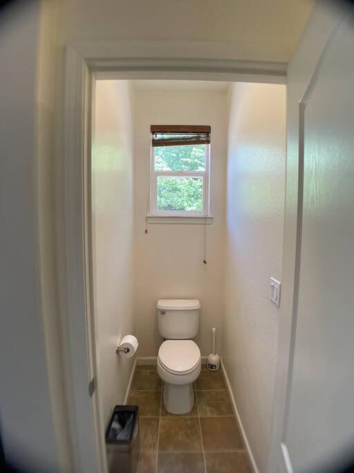 Cozy Casa W/fireplace, Double Ovens, Garage Parking, Ev Charger 20min Mt Rose; 40 2 Tahoe