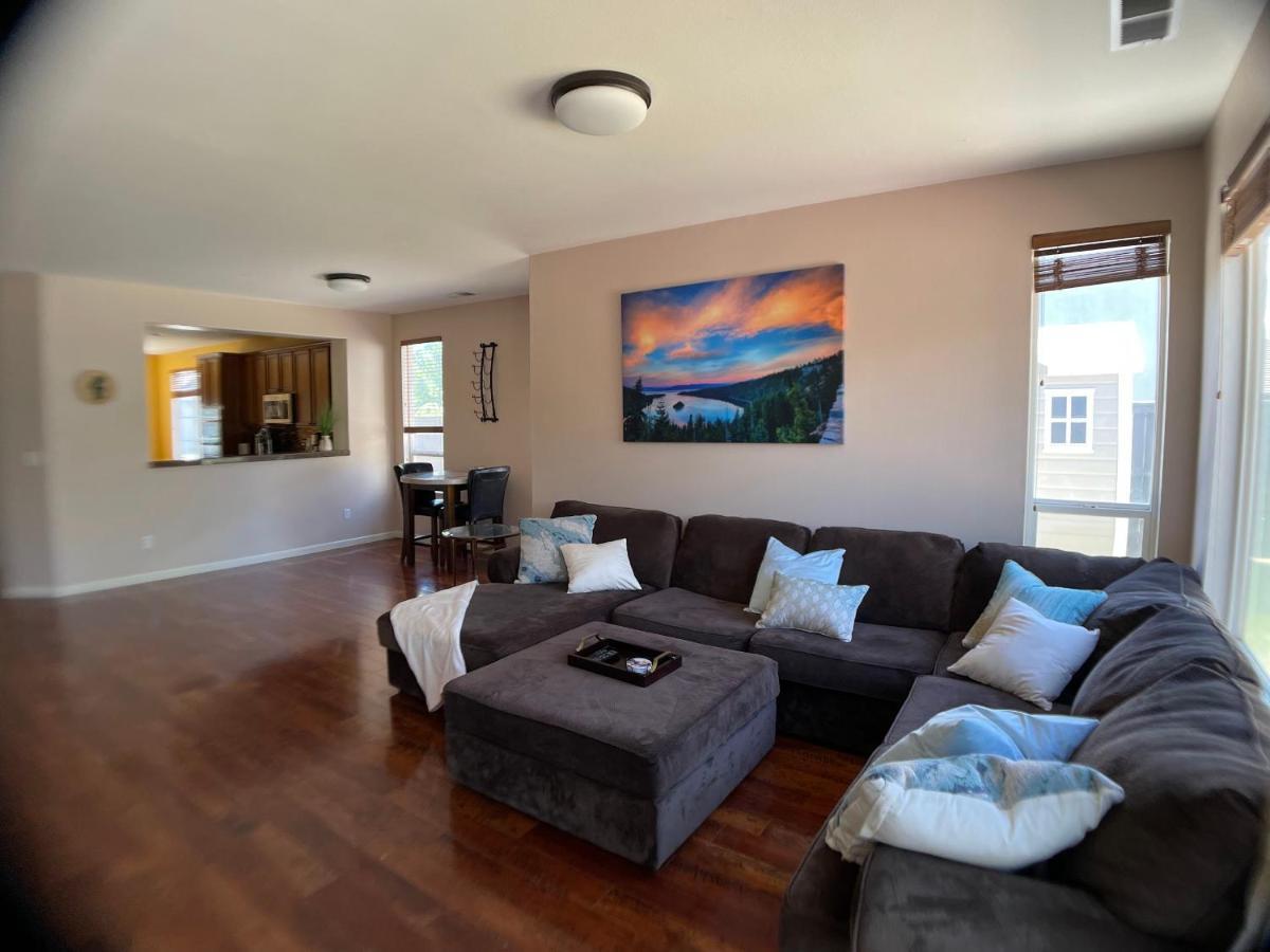 Cozy Casa W/fireplace, Double Ovens, Garage Parking, Ev Charger 20min Mt Rose; 40 2 Tahoe Holiday home *