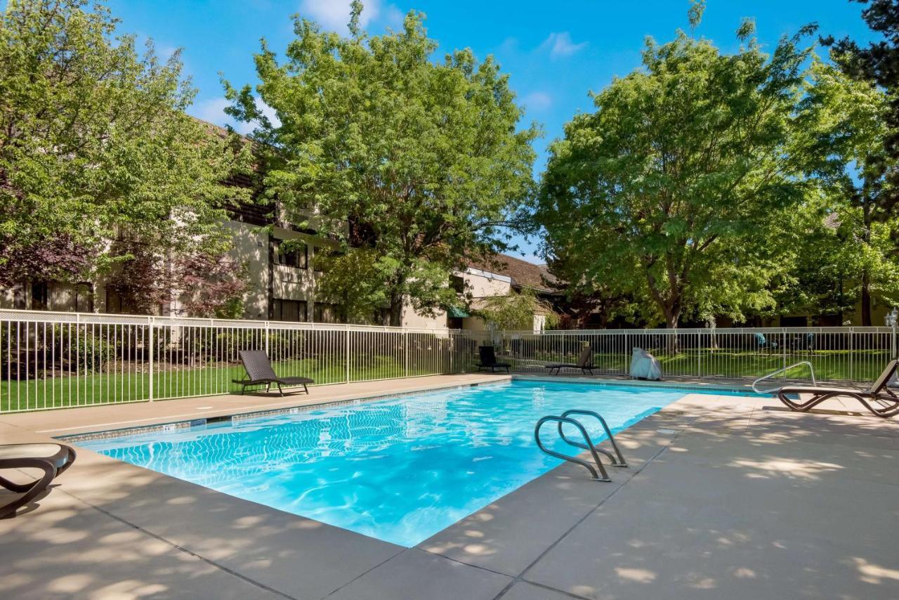 Surestay By Western Airport Reno