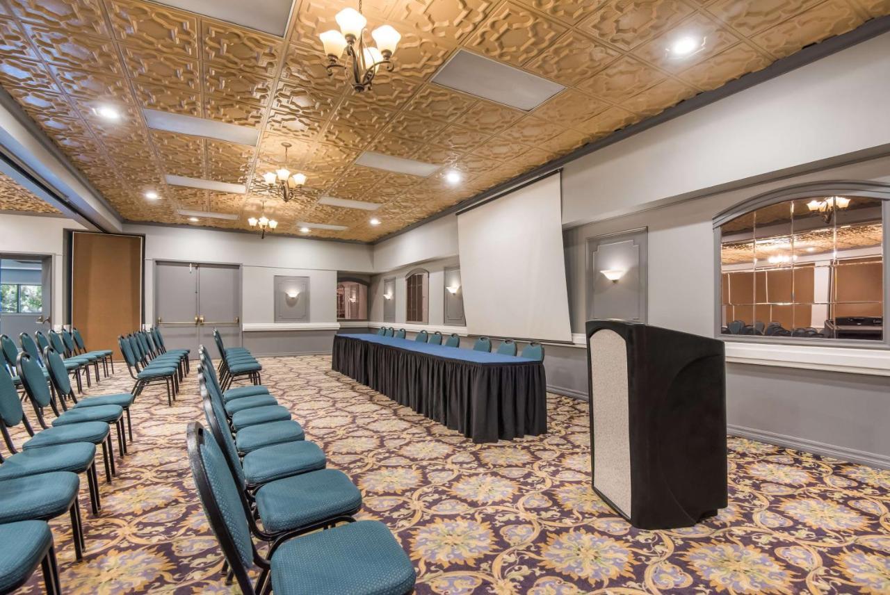 Surestay By Western Airport Hotel