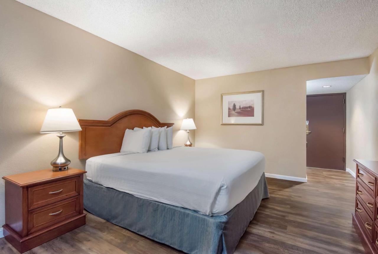 Surestay By Western Airport 3*