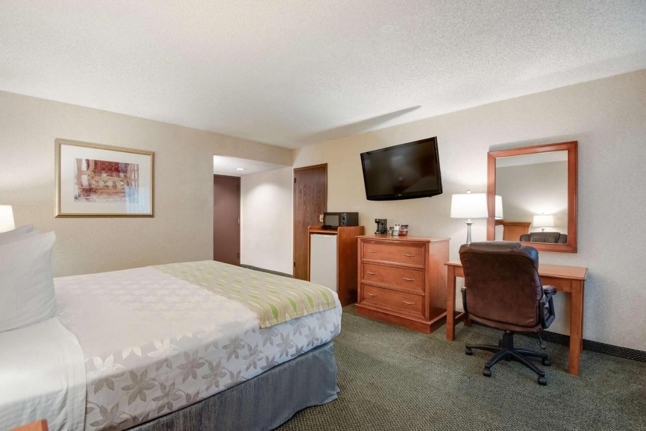 Hotel Surestay By Western Airport 3*