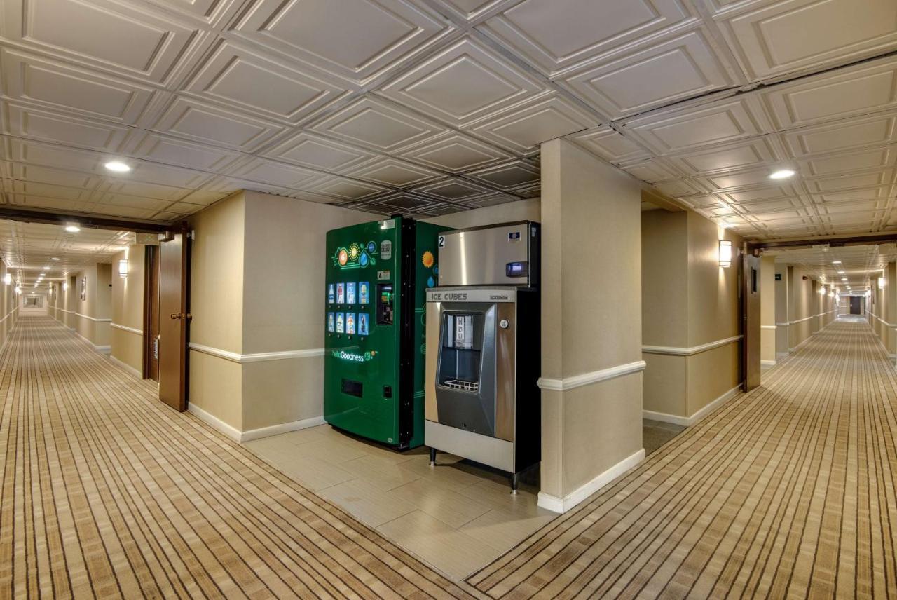 Surestay By Western Airport 3*
