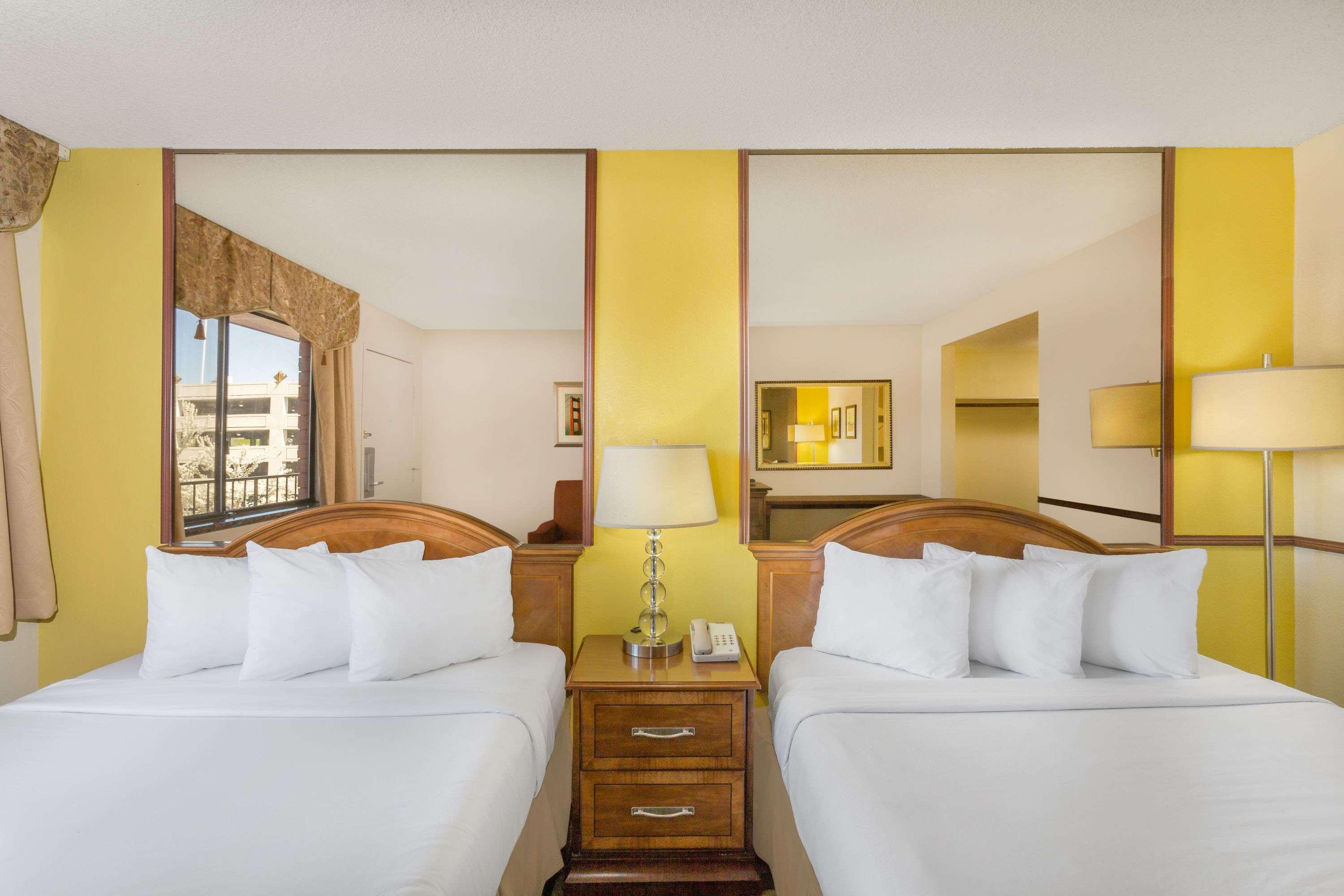Hotel Travelodge By Wyndham 2*