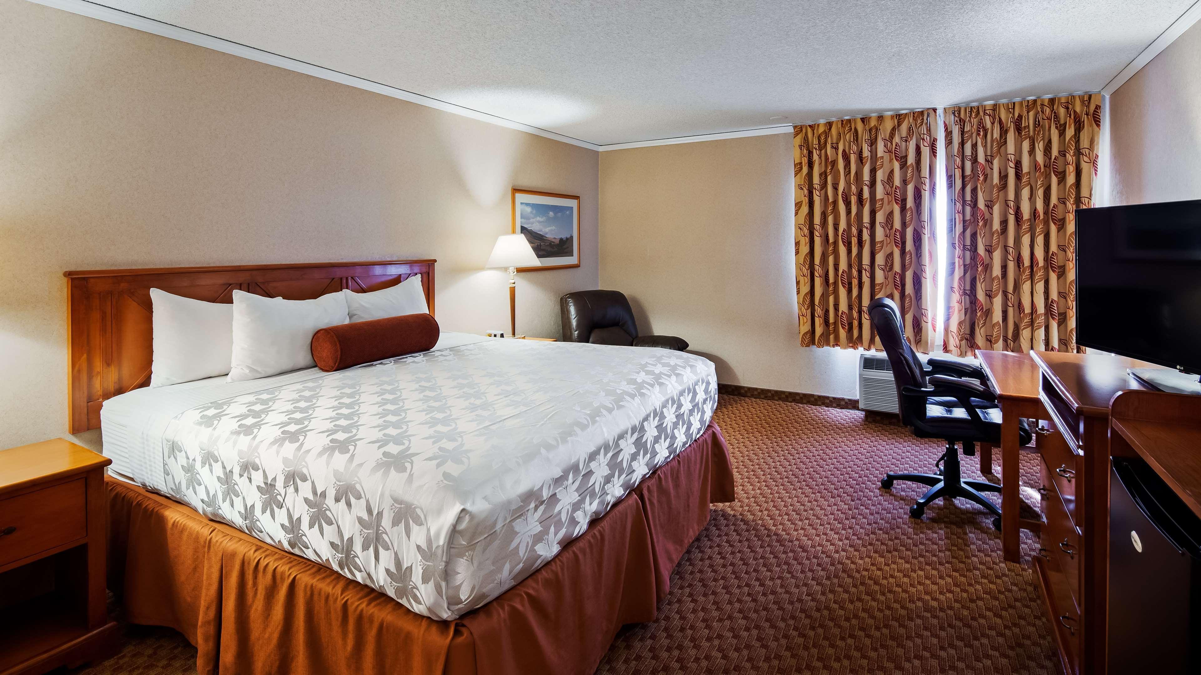 Surestay By Western Airport 3*