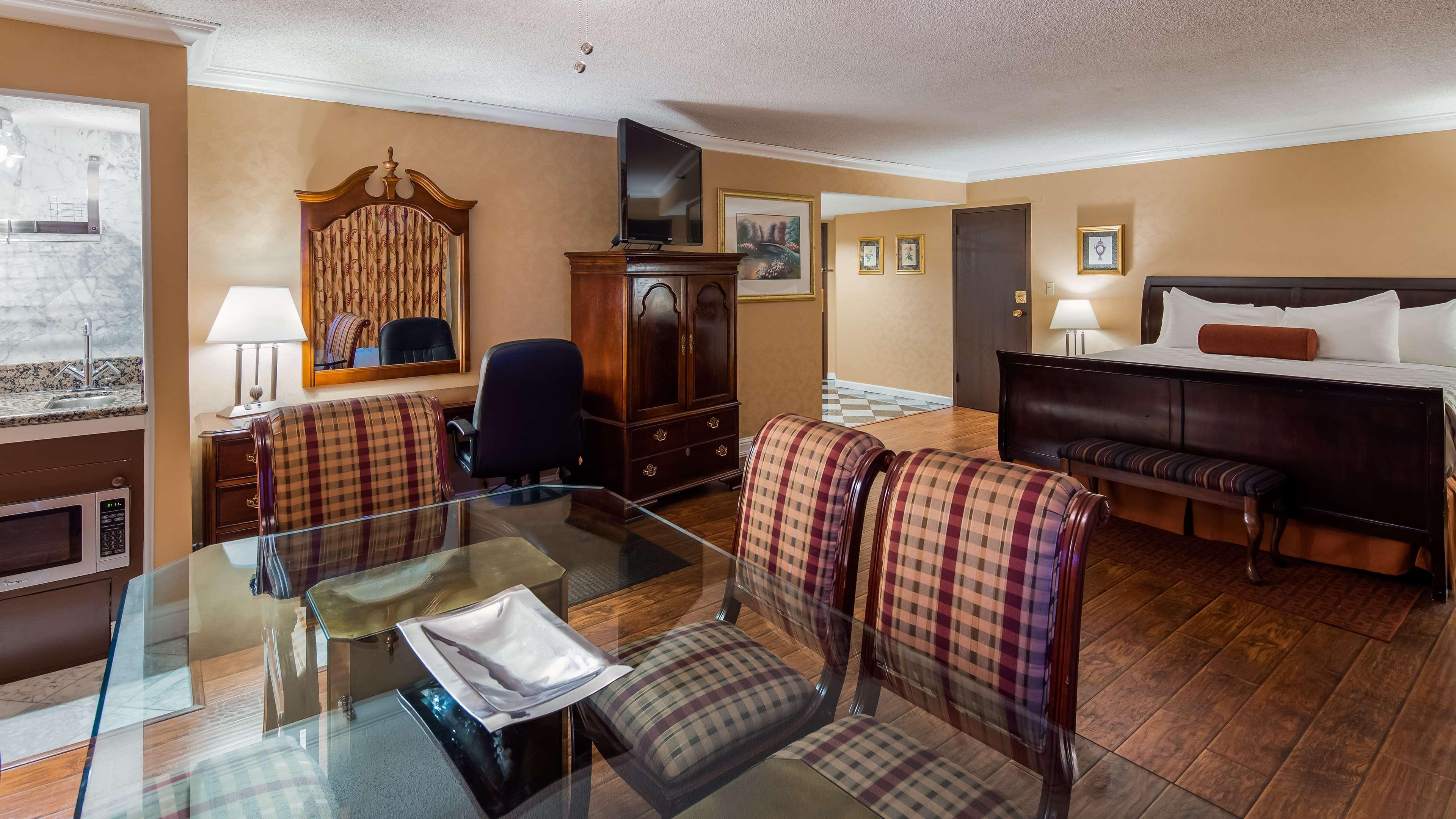 Surestay By Western Airport 3*