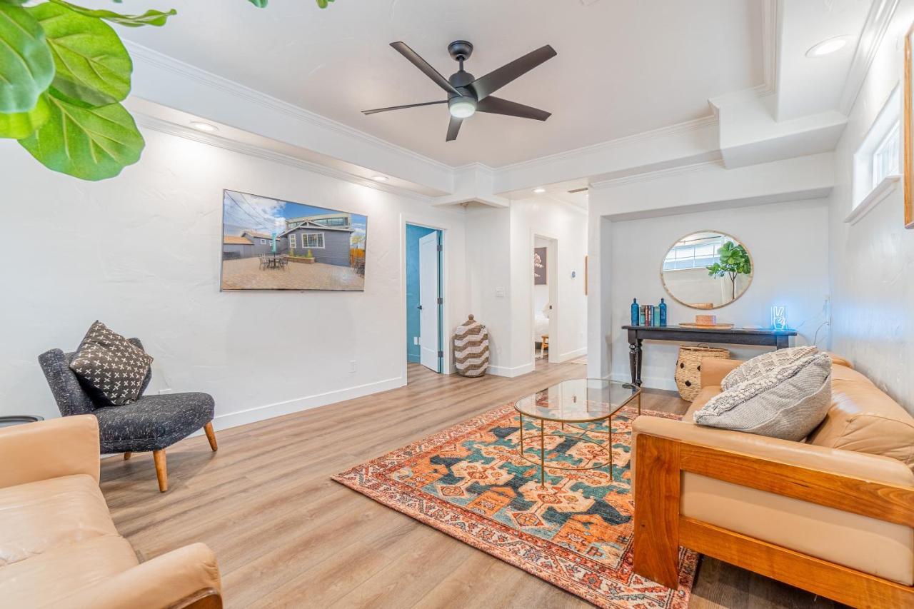 Stylish 2-bedroom Walking Distance To Downtown Holiday home Reno