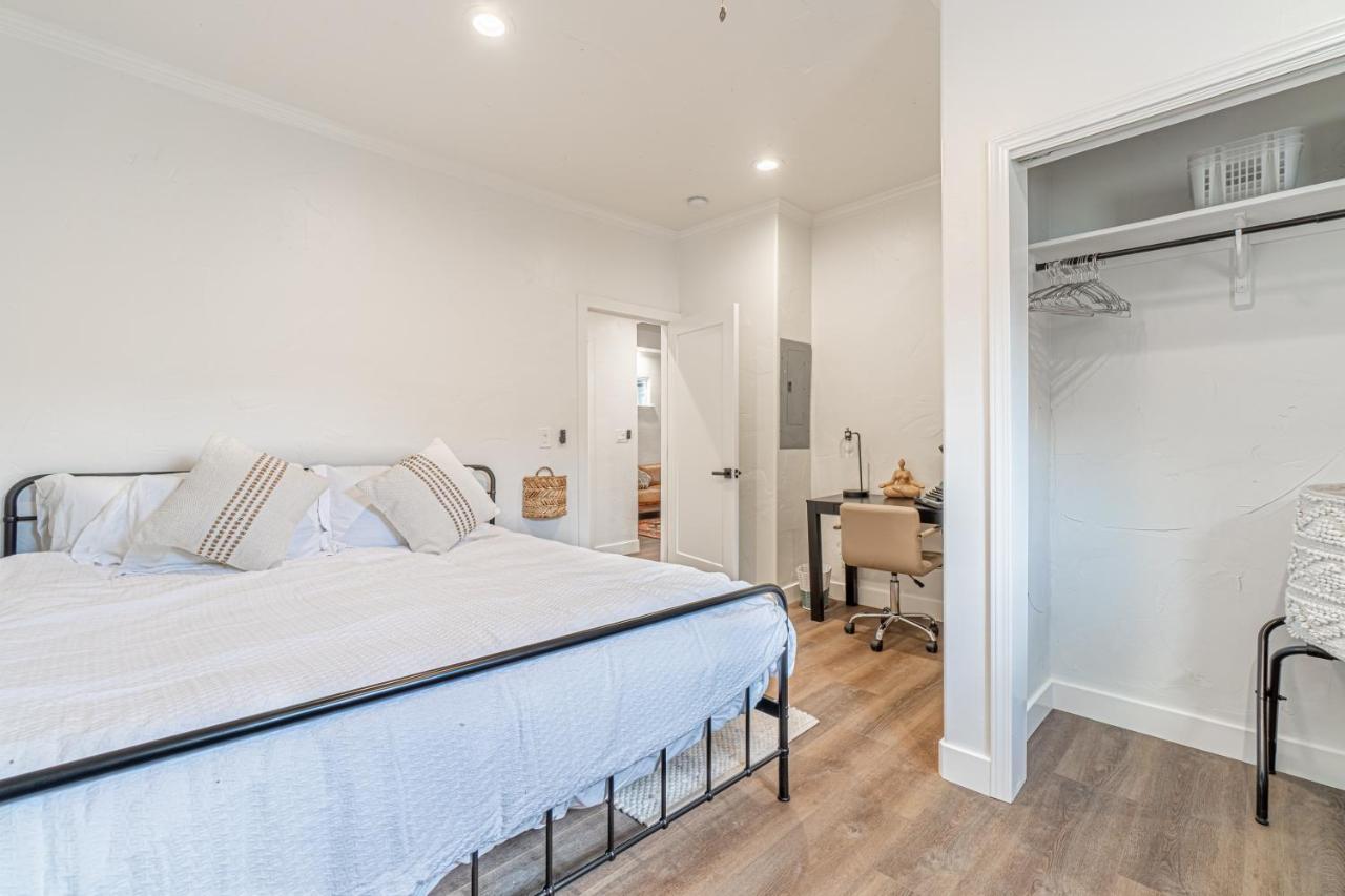 Stylish 2-bedroom Walking Distance To Downtown Holiday home Reno