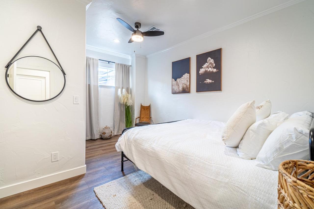 Stylish 2-bedroom Walking Distance To Downtown Holiday home *