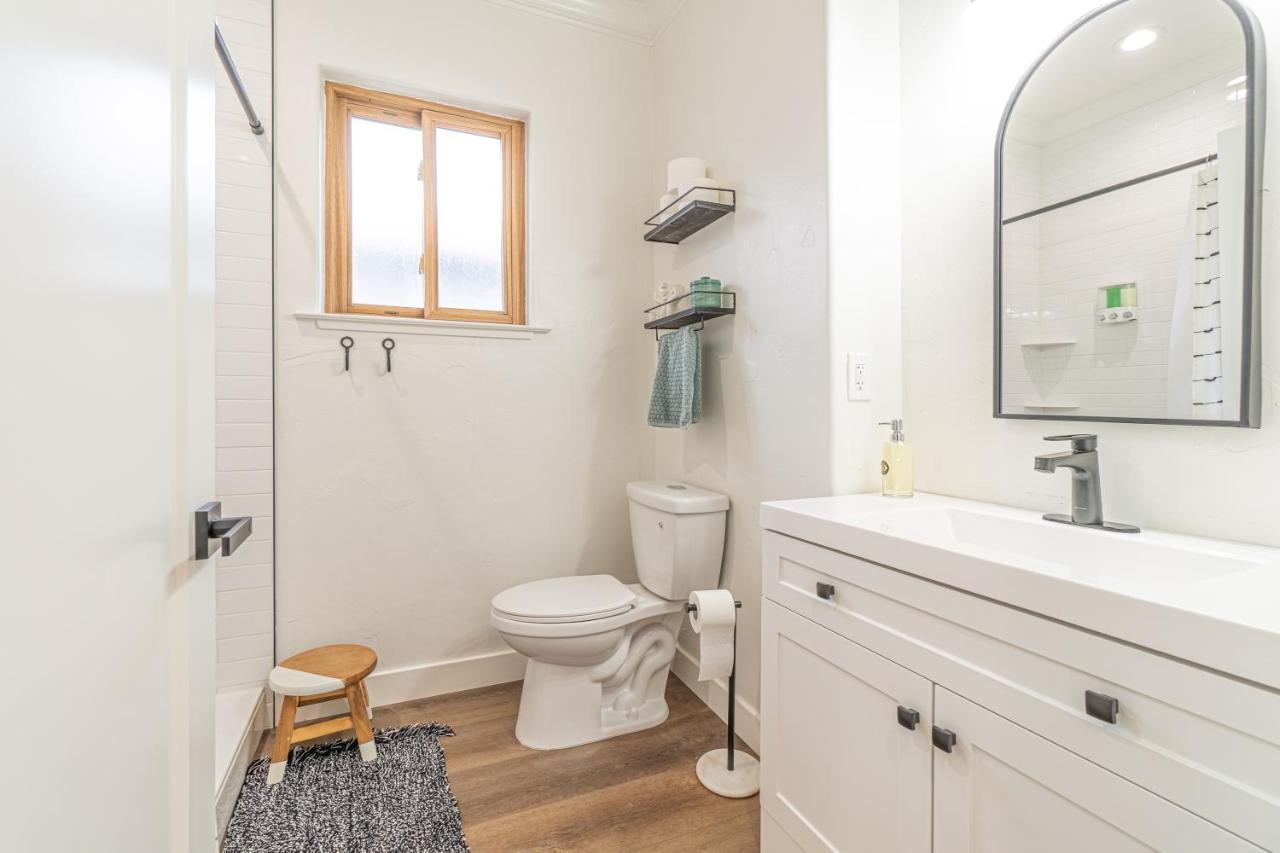 Stylish 2-bedroom Walking Distance To Downtown Holiday home *