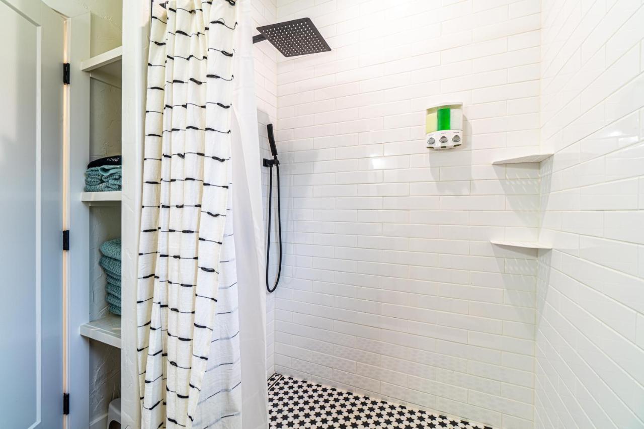 Stylish 2-bedroom Walking Distance To Downtown *