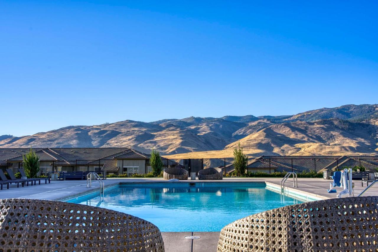 Luxury Retreat - King Beds, Hot Tub, & Pool - Family & Remote Work Friendly Reno