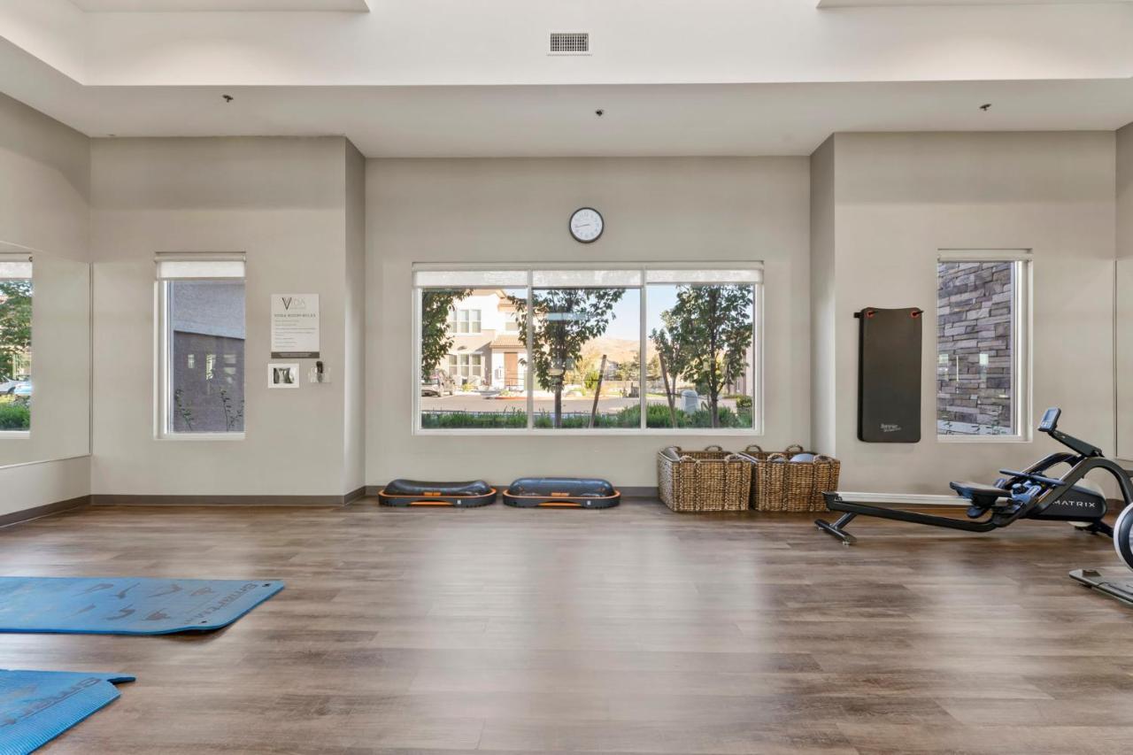 Luxury Retreat - King Beds, Hot Tub, & Pool - Family & Remote Work Friendly Reno