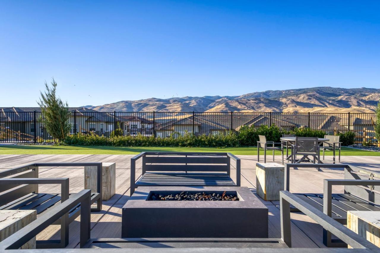 Apartment Luxury Retreat - King Beds, Hot Tub, & Pool - Family & Remote Work Friendly *