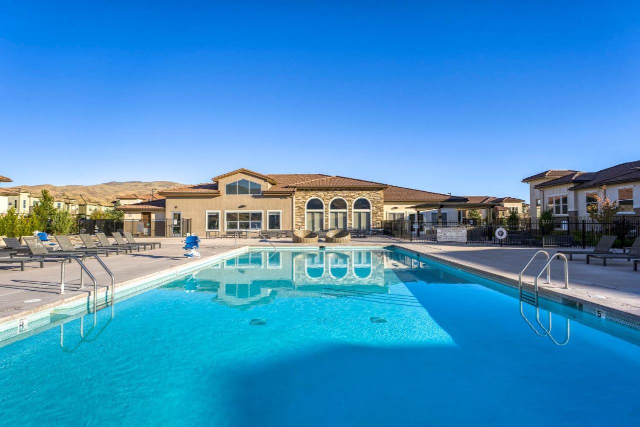 Apartment Luxury Retreat - King Beds, Hot Tub, & Pool - Family & Remote Work Friendly Reno