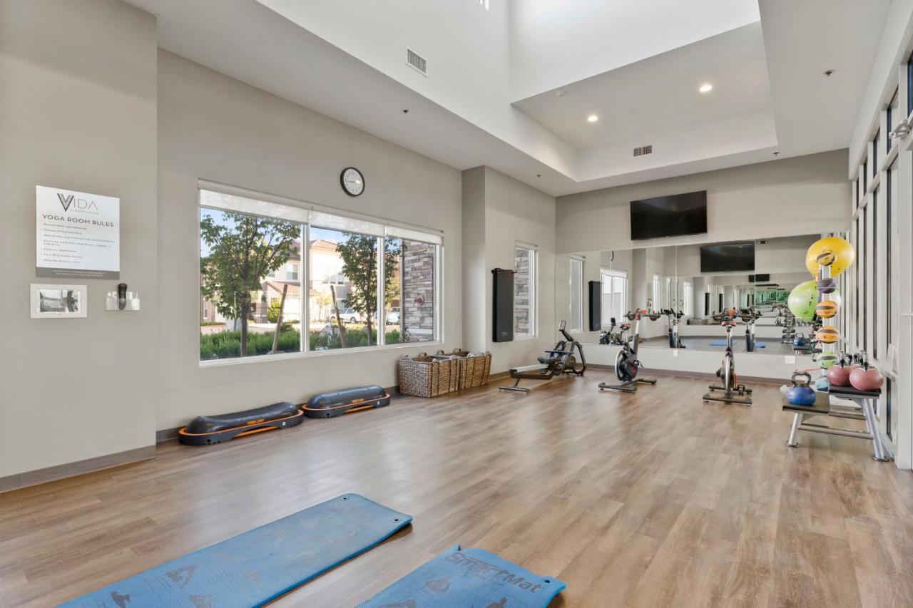 Apartment Luxury Retreat - King Beds, Hot Tub, & Pool - Family & Remote Work Friendly