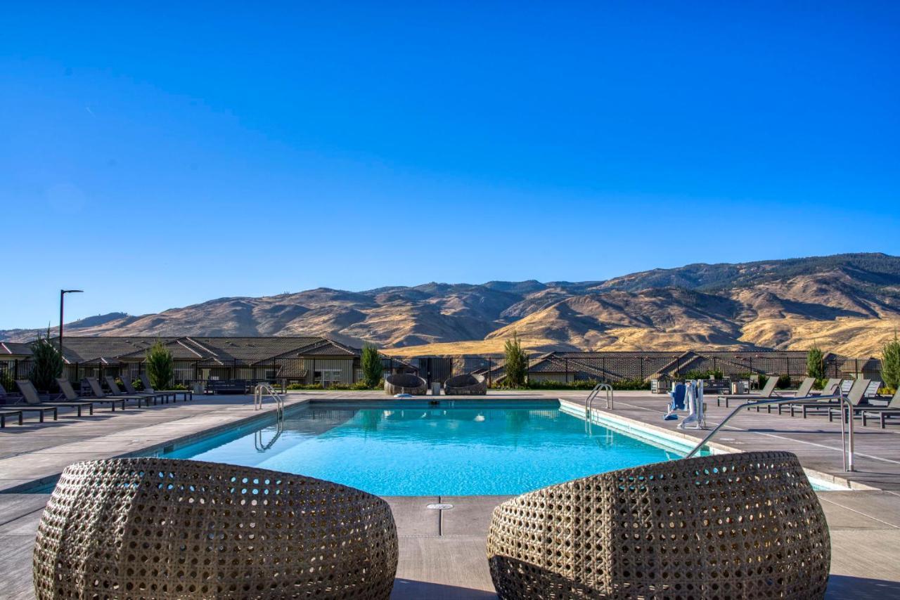Luxury Retreat - King Beds, Hot Tub, & Pool - Family & Remote Work Friendly *