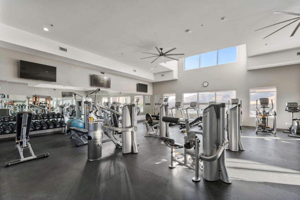Luxury Retreat - King Beds, Hot Tub, & Pool - Family & Remote Work Friendly Reno