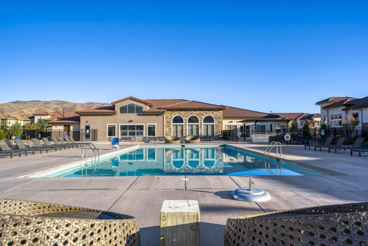 Luxury Retreat - King Beds, Hot Tub, & Pool - Family & Remote Work Friendly Apartment *