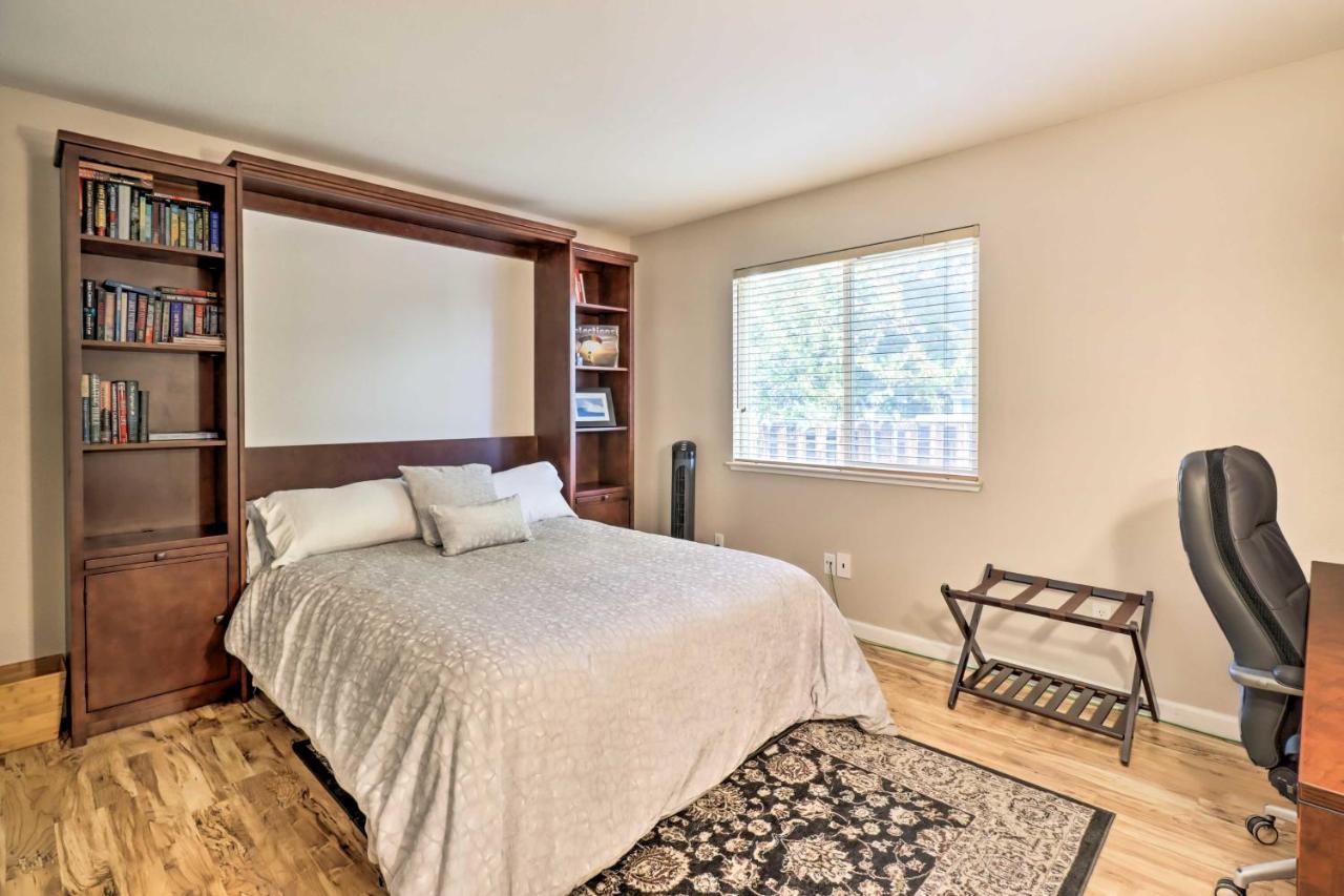 With Private Yard And Hot Tub Holiday home Reno