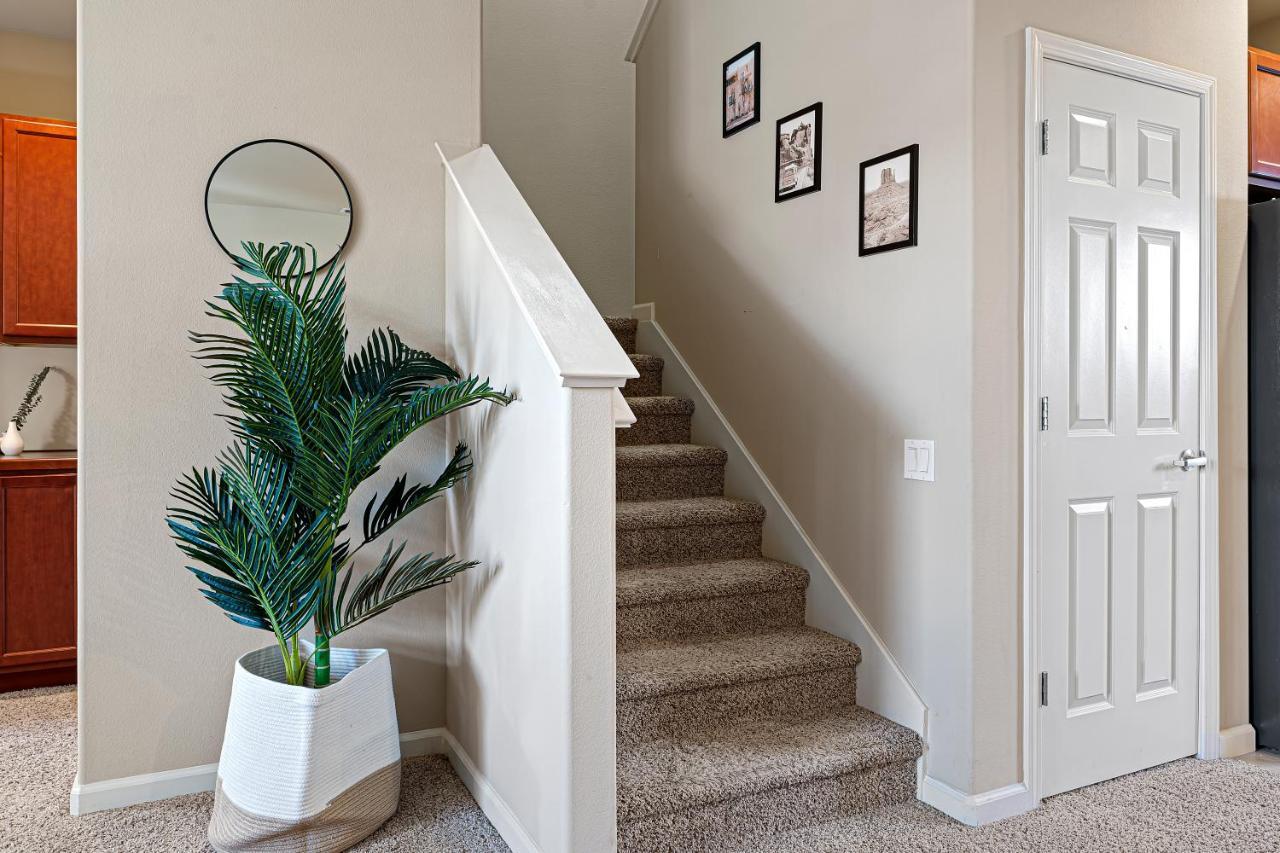 High End Midtown With Fireplace And Ensuite Baths Reno