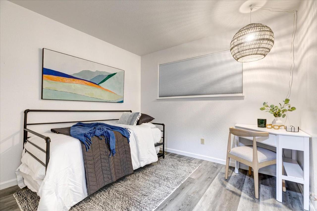 Modern - Quiet Neighborhood, Close To Downtown, Unr, Highway 80 Holiday home Reno