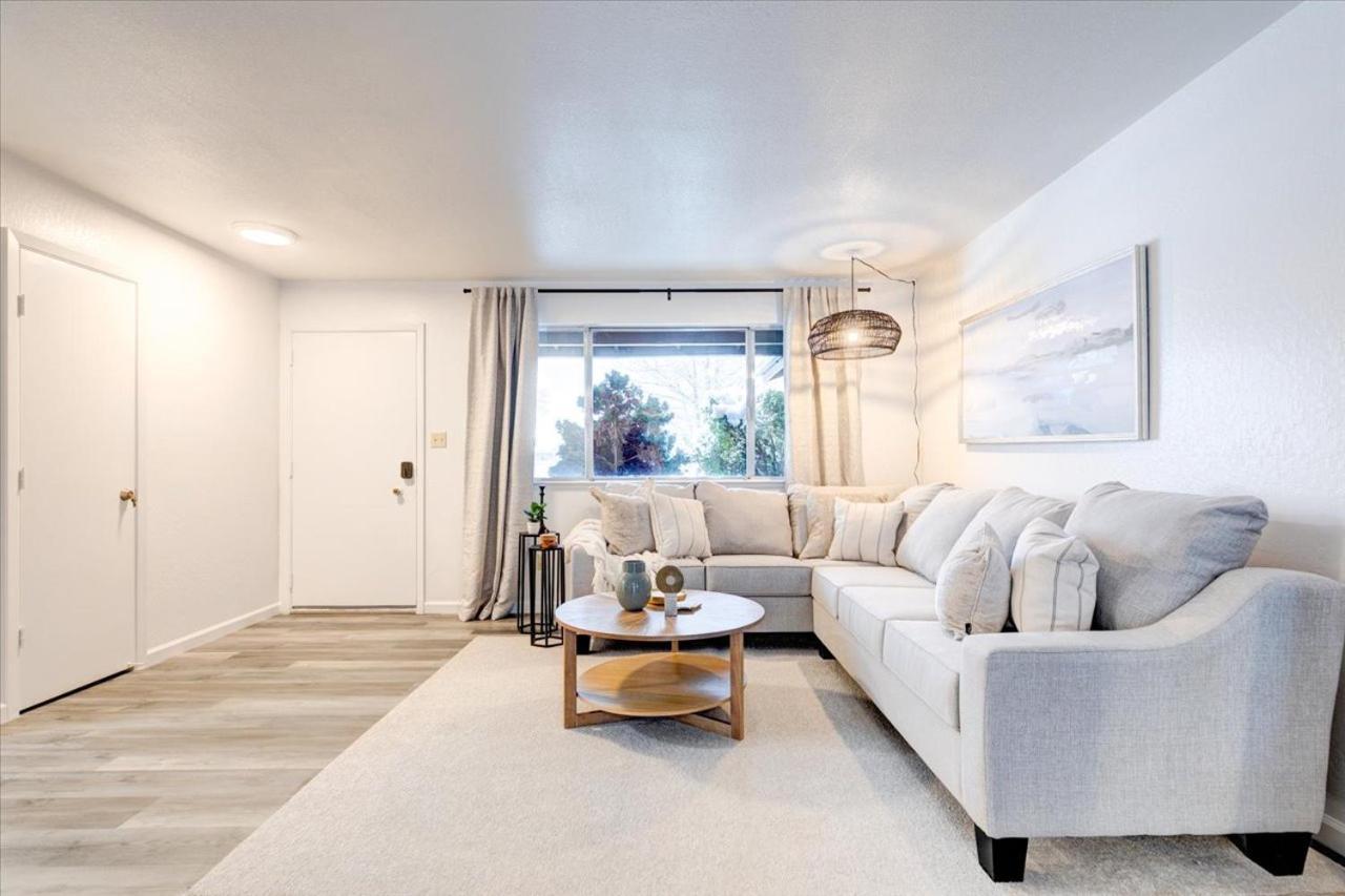 Modern - Quiet Neighborhood, Close To Downtown, Unr, Highway 80 Holiday home Reno