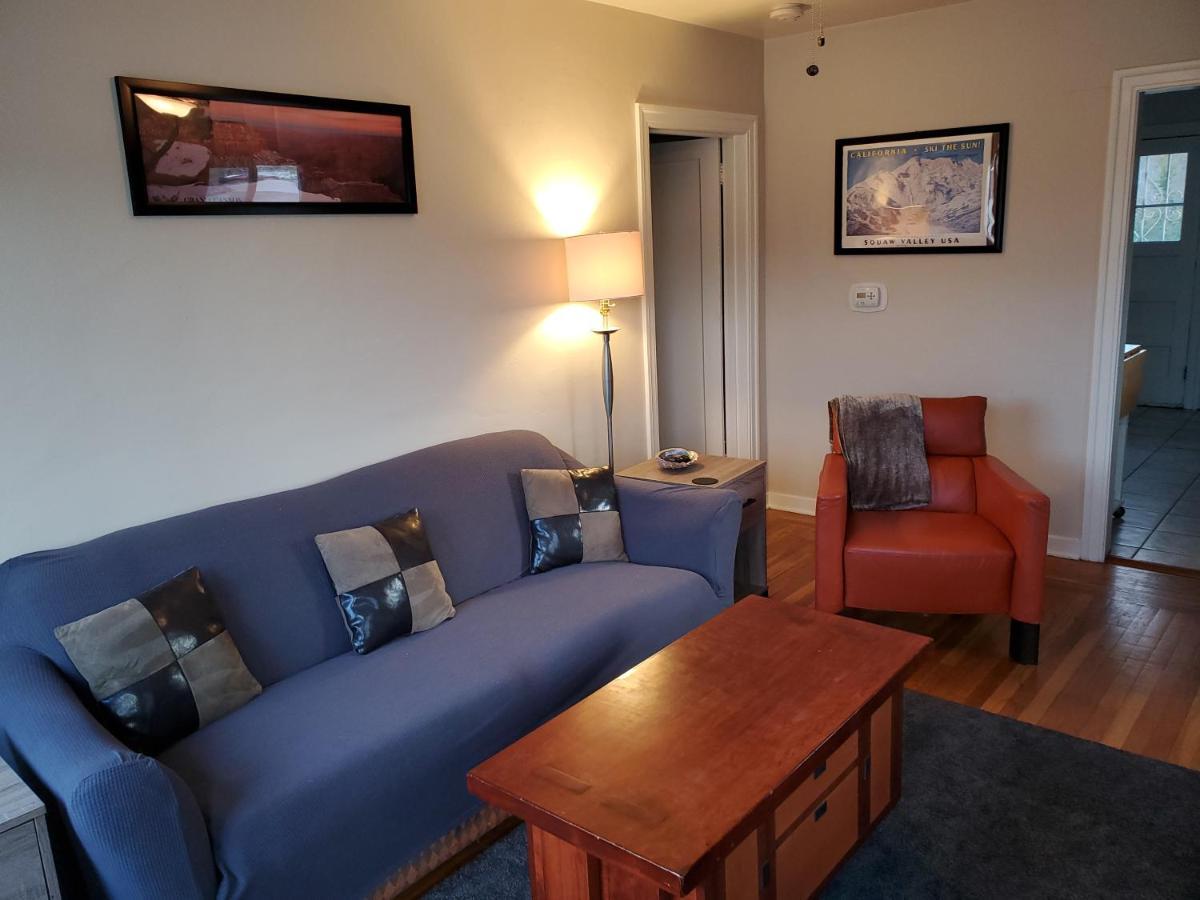 Midcentury Gem In Midtown Apartment