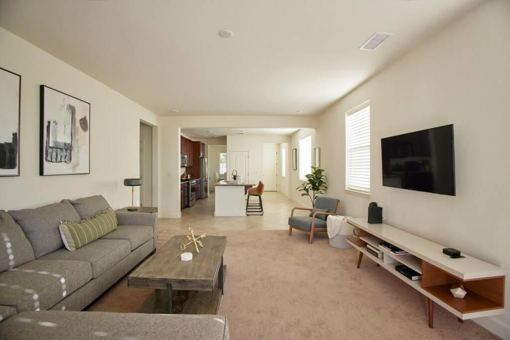 New Upscale House, Tahoe 30-min W/ Cal King *