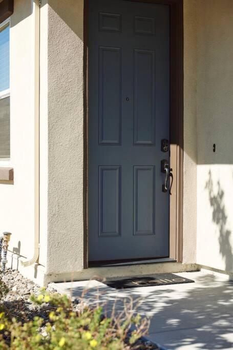 New Upscale House, Tahoe 30-min W/ Cal King Holiday home *