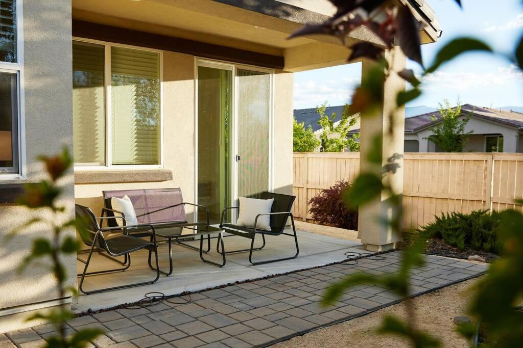 New Upscale House, Tahoe 30-min W/ Cal King Holiday home Reno