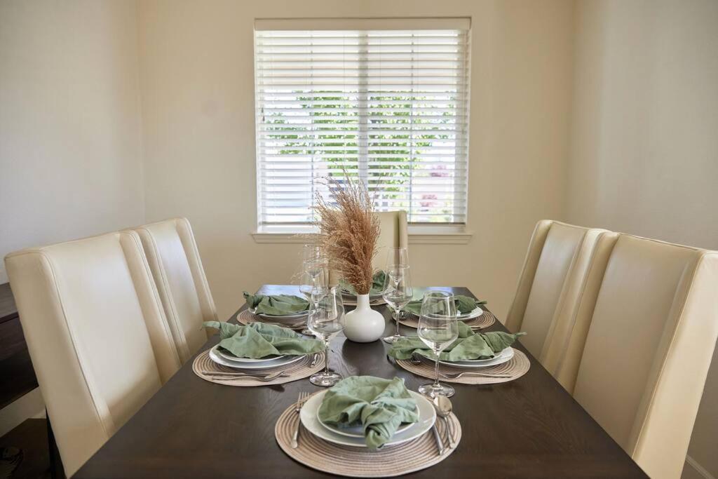 Holiday home New Upscale House, Tahoe 30-min W/ Cal King *