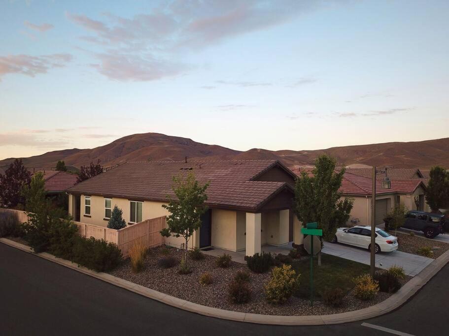 New Upscale House, Tahoe 30-min W/ Cal King * Reno