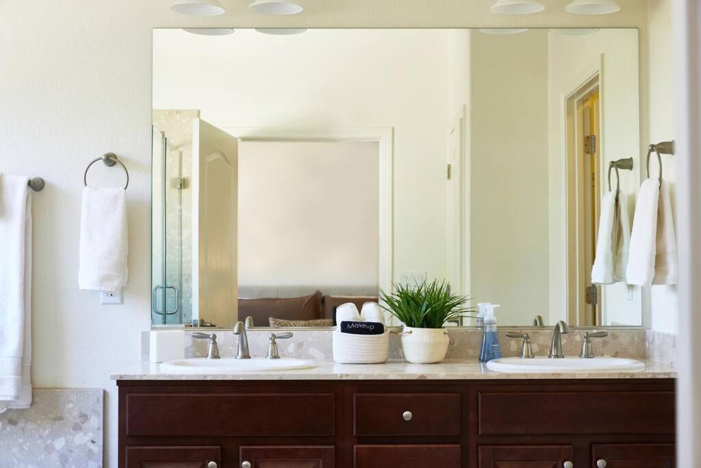Holiday home New Upscale House, Tahoe 30-min W/ Cal King *